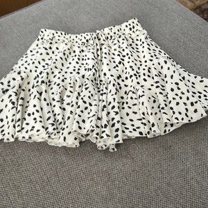 Main strip skirt in a size small